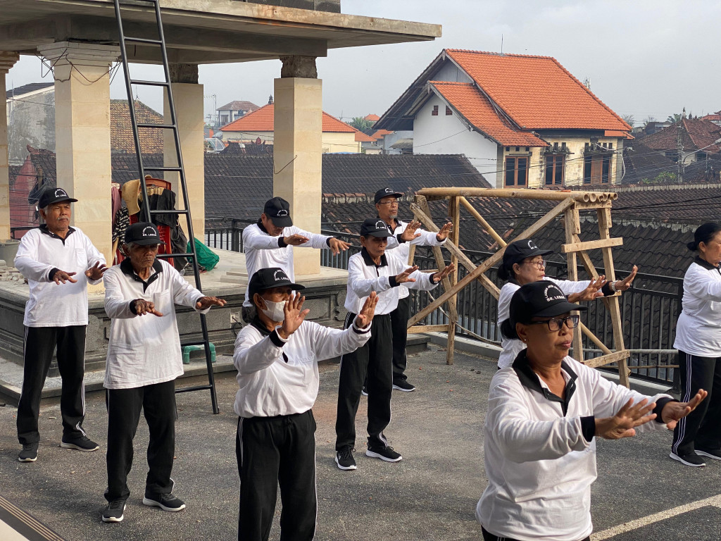 Posyandu Lansia Banjar Lebak, Ajang Eratkan Semangat Kebersamaan dalam Kemerdekaan